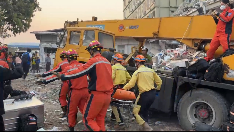 Chinese_Rescuers_Save_Four__Including_Pregnant_Woman__in_Myanmar_Quake - Khabar Asia Chinese_Rescuers_Save_Four__Including_Pregnant_Woman__in_Myanmar_Quake