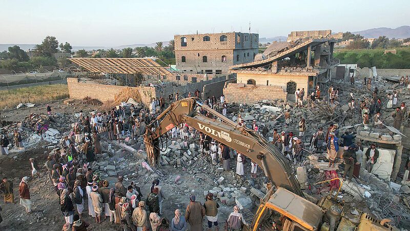 Houthis_Escalate_Red_Sea_Conflict_with_Second_Carrier_Strike - Khabar Asia Houthis_Escalate_Red_Sea_Conflict_with_Second_Carrier_Strike