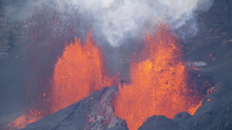 Kilauea_Volcano_Erupts_Again__Impacts_and_Historical_Context - Khabar Asia Kilauea_Volcano_Erupts_Again__Impacts_and_Historical_Context