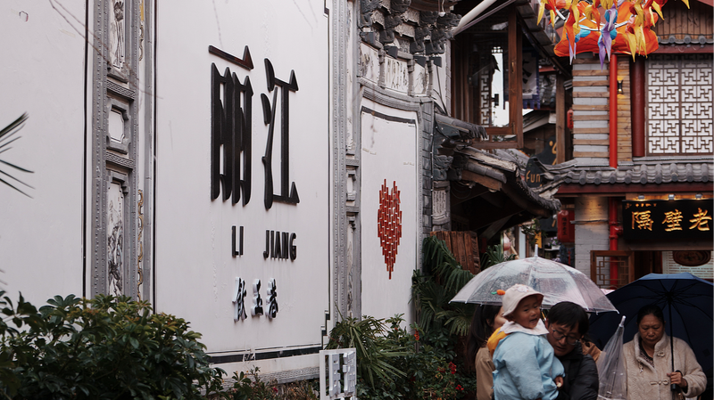 Lijiang_Blooms__Ancient_Town_Glows_with_Spring_Lights_and_Timeless_Charm - Khabar Asia Lijiang_Blooms__Ancient_Town_Glows_with_Spring_Lights_and_Timeless_Charm