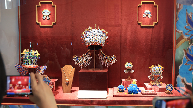 Ming_Dynasty_Treasure_Becomes_Record_Breaking_Cultural_Phenomenon_in_China