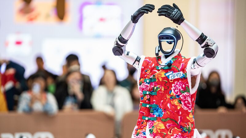 Robots_Revive_Tradition_in_Hong_Kong_with_Futuristic_Cultural_Show