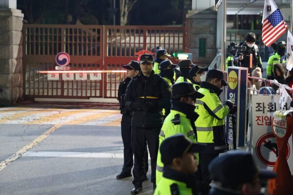 South Korean President Yoon to Be Released After Prosecutors Drop Appeal South_Korean_President_Yoon_to_Be_Released_After_Prosecutors_Drop_Appeal video poster