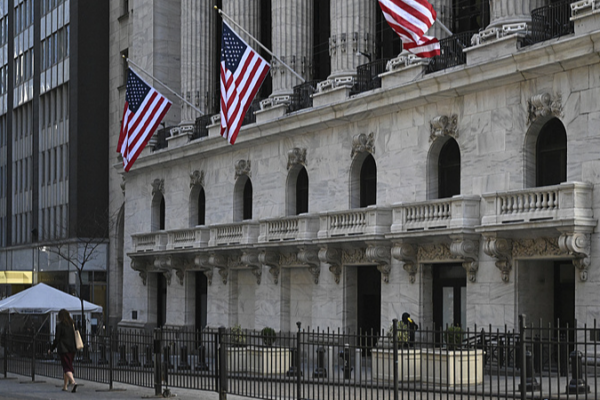 U.S. Consumer Confidence Hits 12-Year Low Amid Economic Jitters U_S__Consumer_Confidence_Hits_12_Year_Low_Amid_Economic_Jitters