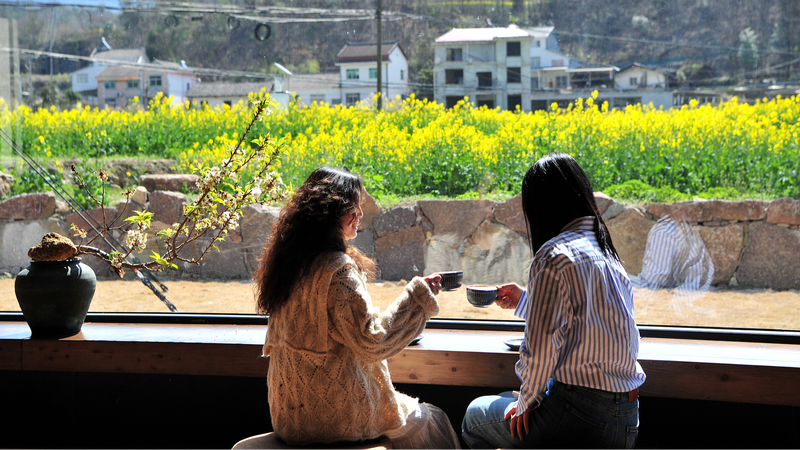 Yichang_s_Rapeseed_Bloom_Blends_Coffee_Culture_with_Spring_Scenery - Khabar Asia Yichang_s_Rapeseed_Bloom_Blends_Coffee_Culture_with_Spring_Scenery