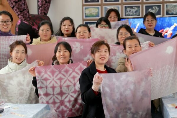 Yinchuan’s Wine & Tie-Dye Craft Marks Women’s Day Yinchuan_s_Wine___Tie_Dye_Craft_Marks_Women_s_Day