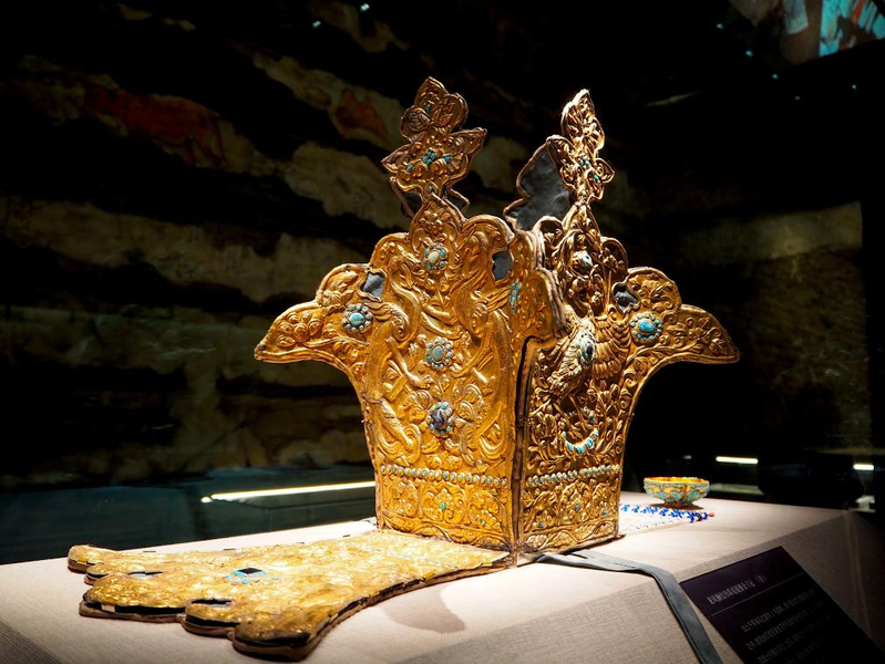 Ancient Tibetan Crown Restored to Glory After 1,300 Years Ancient_Tibetan_Crown_Restored_to_Glory_After_1_300_Years