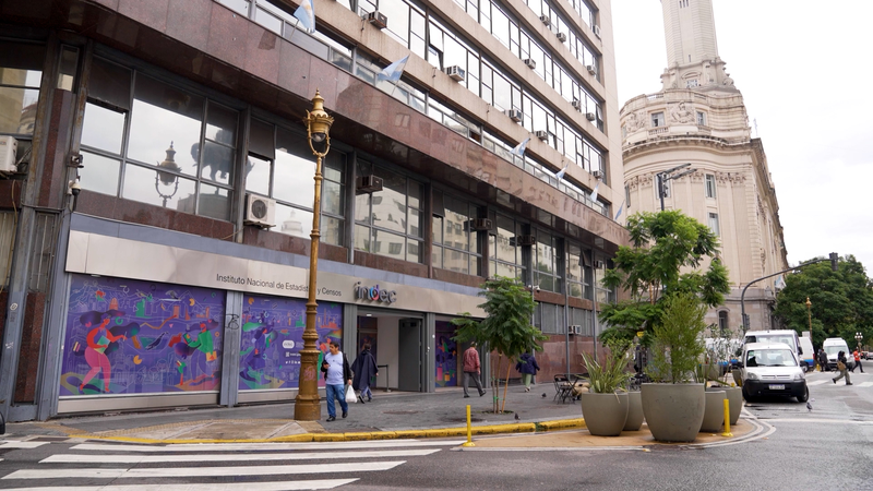 Argentina’s Inflation Crisis: IMF Aid Fails to Ease Consumer Struggles Argentina_s_Inflation_Crisis__IMF_Aid_Fails_to_Ease_Consumer_Struggles video poster