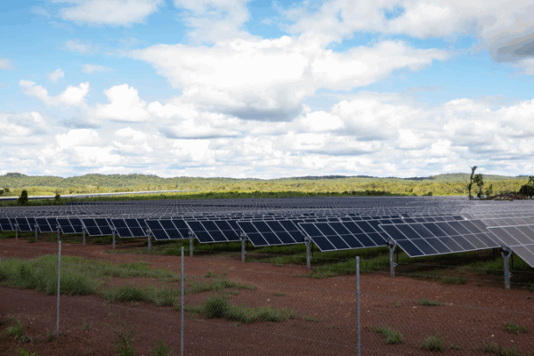 Australian Scientists Achieve Solar Efficiency Breakthrough with Eco-Friendly Tech Australian_Scientists_Achieve_Solar_Efficiency_Breakthrough_with_Eco_Friendly_Tech