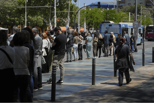 Barcelona Power Outage Disrupts Spain, Portugal: Recovery Underway Barcelona_Power_Outage_Disrupts_Spain__Portugal__Recovery_Underway video poster