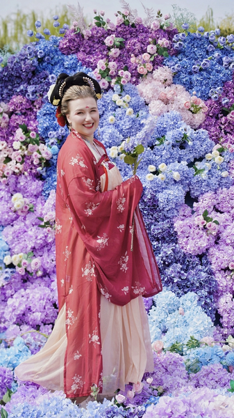 Beijing_Hanfu_Festival_Celebrates_Spring_with_Cultural_Splendor video poster