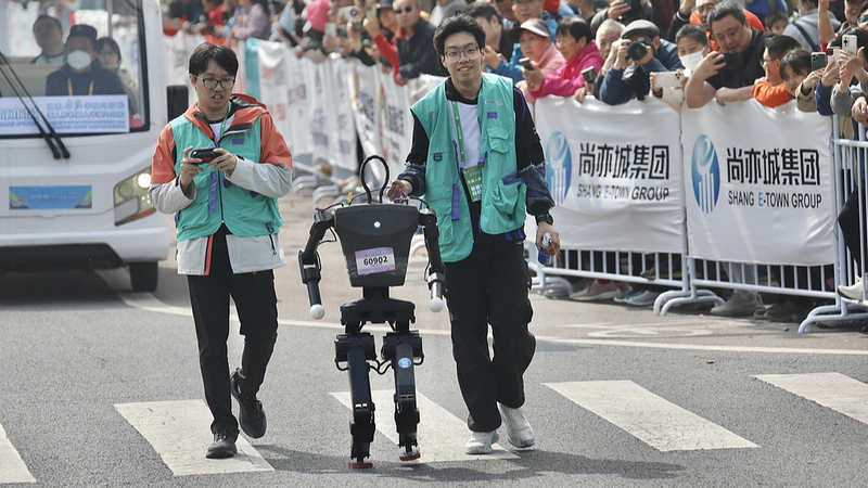 Beijing_Hosts_World_s_First_Humanoid_Robot_Half_Marathon