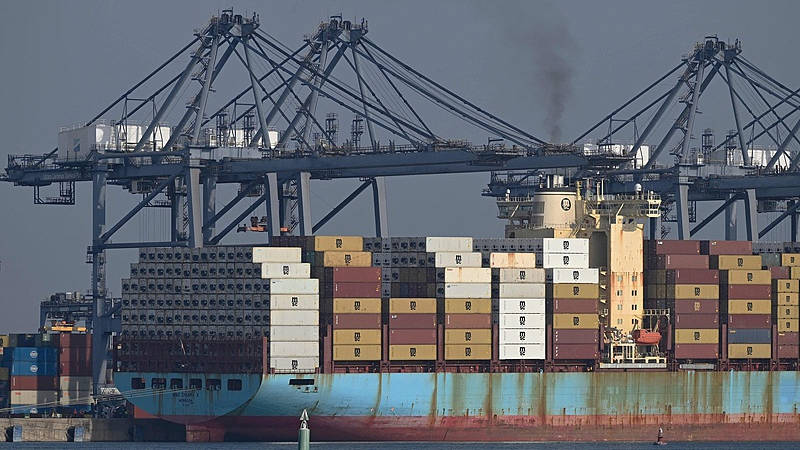 China_Calls_for_Equal_Dialogue_to_Resolve_Global_Trade_Tensions video poster