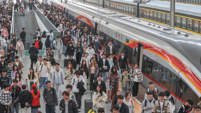China_s_May_Day_Railway_Rush__144_Million_Trips_Expected - Khabar Asia China_s_May_Day_Railway_Rush__144_Million_Trips_Expected