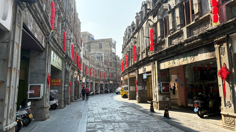 Discover_Nanyang_Heritage_in_Hainan_s_Historic_Wennan_Old_Street