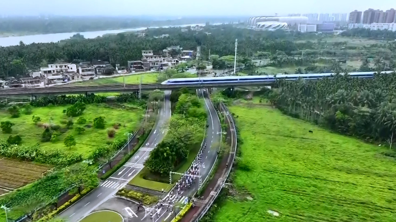 Hainan_Cycling_Race_Revs_Up_Amid_Tropical_Splendor video poster