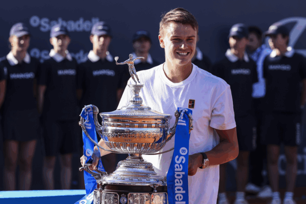 Holger Rune Stuns Carlos Alcaraz for Barcelona Open Crown Holger_Rune_Stuns_Carlos_Alcaraz_for_Barcelona_Open_Crown