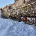Hukou_Waterfall_Surges_with_Visitors_During_Qingming_Festival video poster