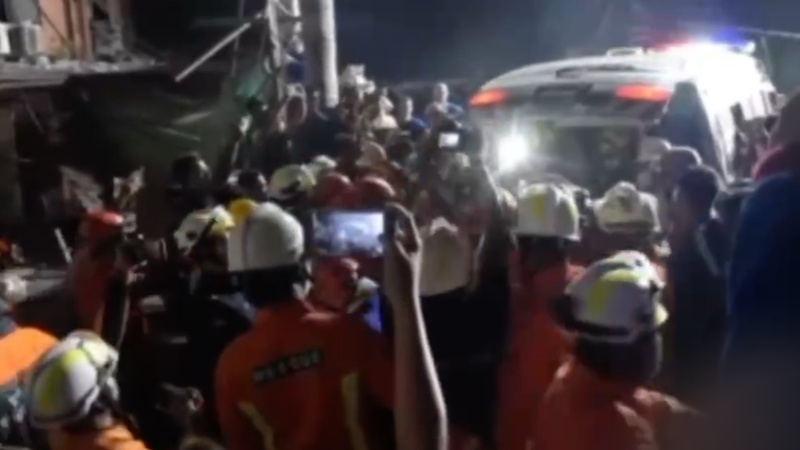 Mandalay_Earthquake_Survivors_Rescued_from_Great_Wall_Hotel_Site_poster - Khabar Asia Mandalay_Earthquake_Survivors_Rescued_from_Great_Wall_Hotel_Site video poster