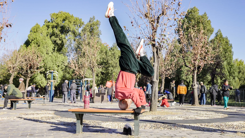Martial_Arts_Meets_Modern_Fitness_in_China_s_Dawn_Workouts - Khabar Asia Martial_Arts_Meets_Modern_Fitness_in_China_s_Dawn_Workouts