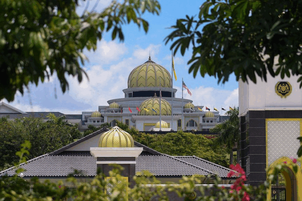 President_Xi_Jinping_Welcomed_with_Royal_Ceremony_in_Malaysia video poster