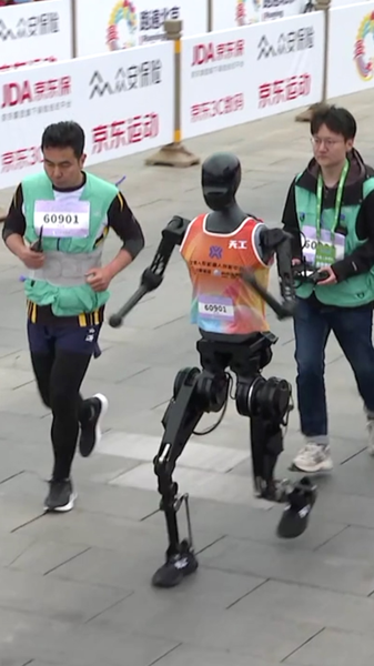 Robots_and_Runners_Race_in_Beijing_s_Historic_Tech_Driven_Marathon_poster - Khabar Asia Robots_and_Runners_Race_in_Beijing_s_Historic_Tech_Driven_Marathon video poster