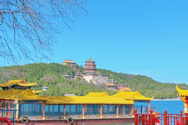 Summer_Palace_Captivates_Spring_Visitors_with_Historic_Charm