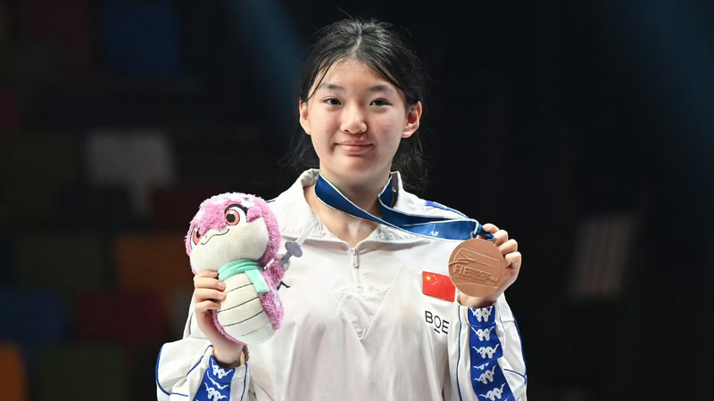 Teen_Fencer_Pan_Qimiao_Secures_Bronze_at_Junior_World_Championships - Khabar Asia Teen_Fencer_Pan_Qimiao_Secures_Bronze_at_Junior_World_Championships