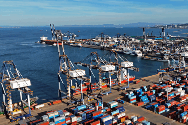 Trump Tariff Policies Risk US Isolation in Global Trade, Experts Warn Trump_Tariff_Policies_Risk_US_Isolation_in_Global_Trade__Experts_Warn