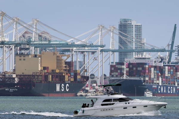 Trump Tariff Policy Sparks Global Economic Concerns: U.S. Scholar Trump_Tariff_Policy_Sparks_Global_Economic_Concerns__U_S__Scholar