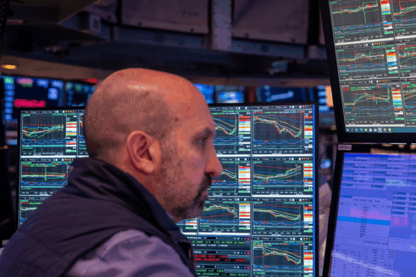 Trump’s Powell Critique Triggers Sharp U.S. Market Decline Trump_s_Powell_Critique_Triggers_Sharp_U_S__Market_Decline