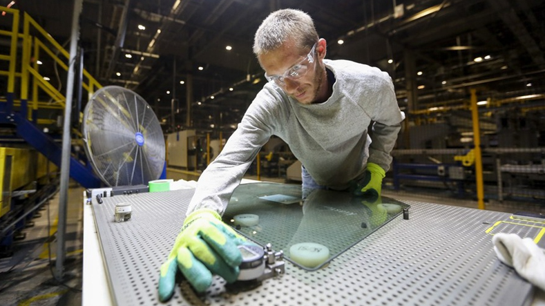 U_S__Tariff_Strategy_Fails_to_Revive_Manufacturing_Sector__Analysts_Say - Khabar Asia U_S__Tariff_Strategy_Fails_to_Revive_Manufacturing_Sector__Analysts_Say