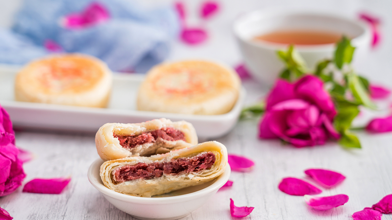 W0H6UDZEQ6UMFXG9BDPC - Khabar Asia Yunnan’s Rose Pastry: A Bite of Floral Heritage