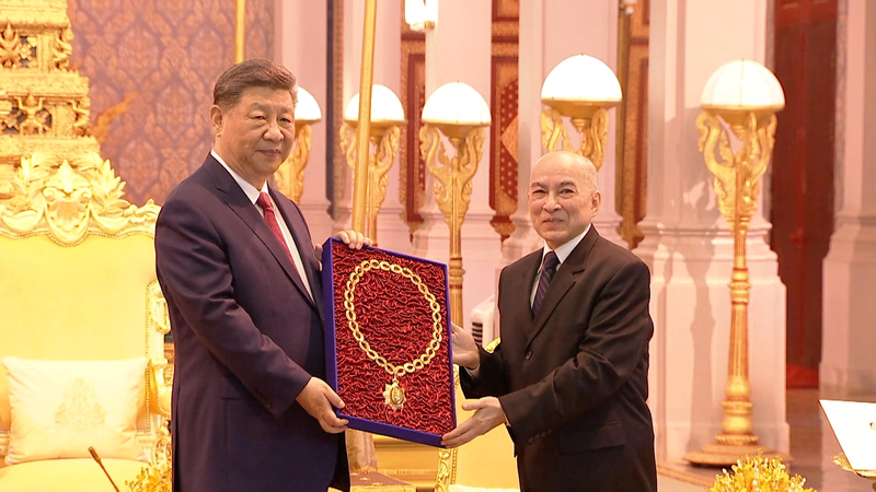 Xi_Jinping_Awarded_Cambodian_Medal_During_State_Visit_to_Phnom_Penh_poster - Khabar Asia Xi_Jinping_Awarded_Cambodian_Medal_During_State_Visit_to_Phnom_Penh video poster