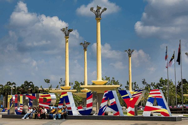 Xi__Anwar_Ibrahim_Advance_ASEAN_Economic_Cooperation_in_Bilateral_Talks video poster