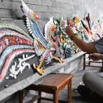 Young_Artisan_Revives_Chaozhou_Porcelain_Inlay_for_Modern_Era - Khabar Asia Young_Artisan_Revives_Chaozhou_Porcelain_Inlay_for_Modern_Era