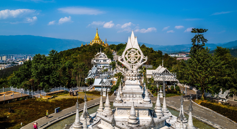 Yunnan_s_Menghuan_Silver_Pagoda__A_Dai_Architectural_Marvel_Unveiled video poster