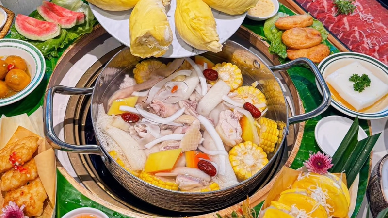 87V8UMLO2OKRGI0AGQ07 - Khabar Asia Hainan’s Coconut Chicken: A Tropical Culinary Sensation Sweeping China