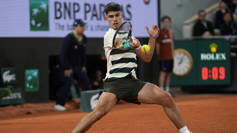 Alcaraz_Overcomes_Mid_Match_Struggle_to_Advance_at_French_Open