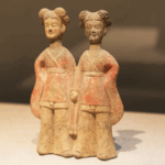 Ancient_Figurine_Sparks_Hanfu_Revival_at_Luoyang_Museum - Khabar Asia Ancient_Figurine_Sparks_Hanfu_Revival_at_Luoyang_Museum