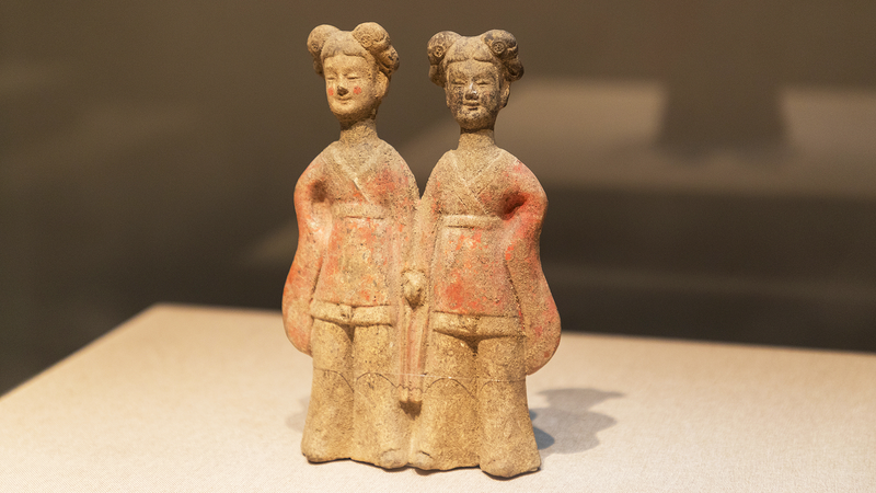 Ancient_Figurine_Sparks_Hanfu_Revival_at_Luoyang_Museum