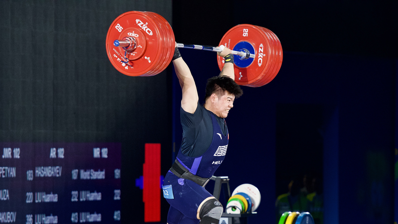 China’s Liu Huanhua Claims Dual Golds at Asian Weightlifting Championships China_s_Liu_Huanhua_Claims_Dual_Golds_at_Asian_Weightlifting_Championships