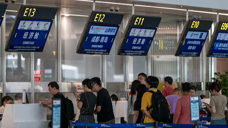 China_s_May_Day_Holiday_Kicks_Off_with_Record_Travel_Surge - Khabar Asia China_s_May_Day_Holiday_Kicks_Off_with_Record_Travel_Surge