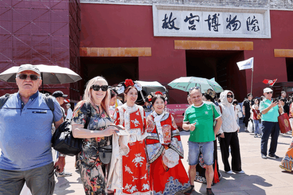 China_s_May_Day_Travel_Rush_Hits_Record_Highs_Amid_Tourism_Boom - Khabar Asia China_s_May_Day_Travel_Rush_Hits_Record_Highs_Amid_Tourism_Boom