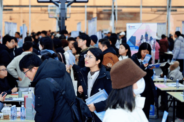 Chinese Firms Boost Hiring Amid Record Graduate Surge Chinese_Firms_Boost_Hiring_Amid_Record_Graduate_Surge video poster