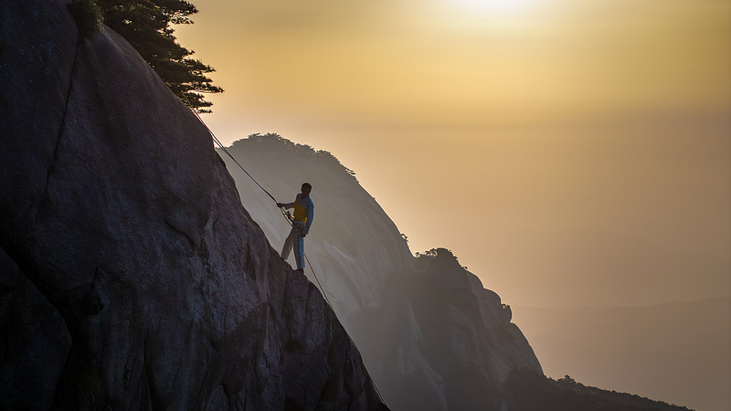Cliffside Cleaners of Tianzhu Mountain: 20 Years on the Edge Cliffside_Cleaners_of_Tianzhu_Mountain__20_Years_on_the_Edge