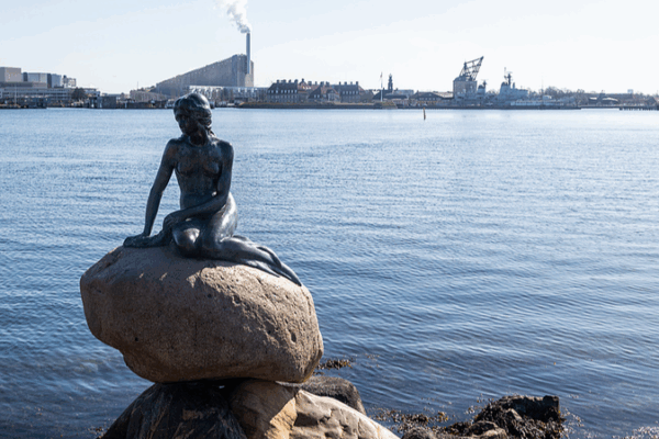Danish Tale ‘The Little Mermaid’ Captivates Chinese Hearts Across Generations Danish_Tale__The_Little_Mermaid__Captivates_Chinese_Hearts_Across_Generations