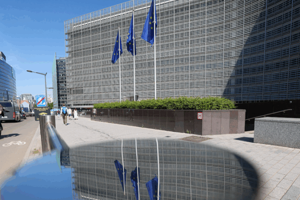 EU Fast-Tracks Visa Plan to Attract US Research Talent EU_Fast_Tracks_Visa_Plan_to_Attract_US_Research_Talent