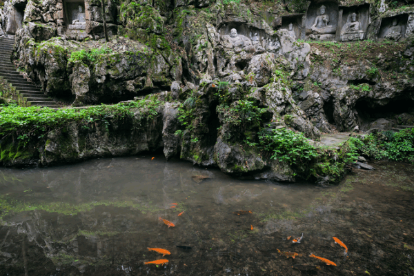 Hangzhou’s Feilai Peak: Where Nature and Ancient Art Converge Hangzhou_s_Feilai_Peak__Where_Nature_and_Ancient_Art_Converge