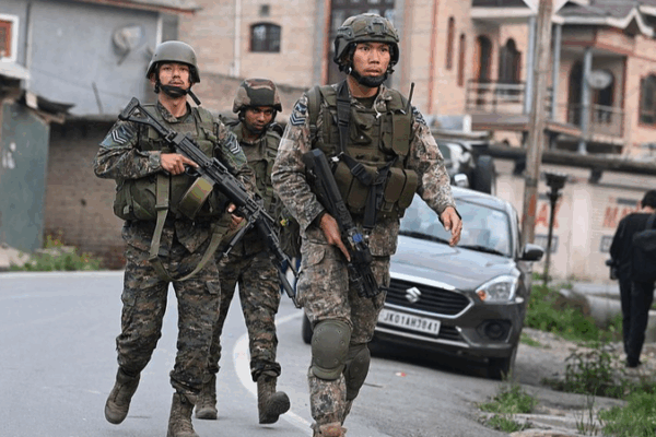 India-Pakistan Clashes in Kashmir Escalate After Deadly Attacks India_Pakistan_Clashes_in_Kashmir_Escalate_After_Deadly_Attacks